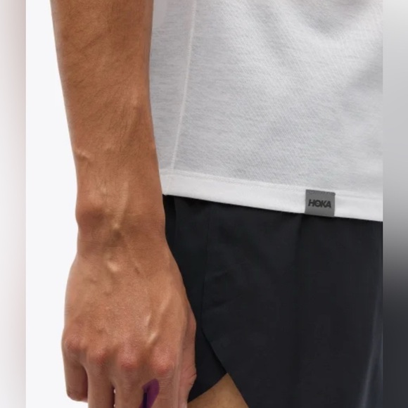 Hoka Men's essential tee - Picture 2 of 4